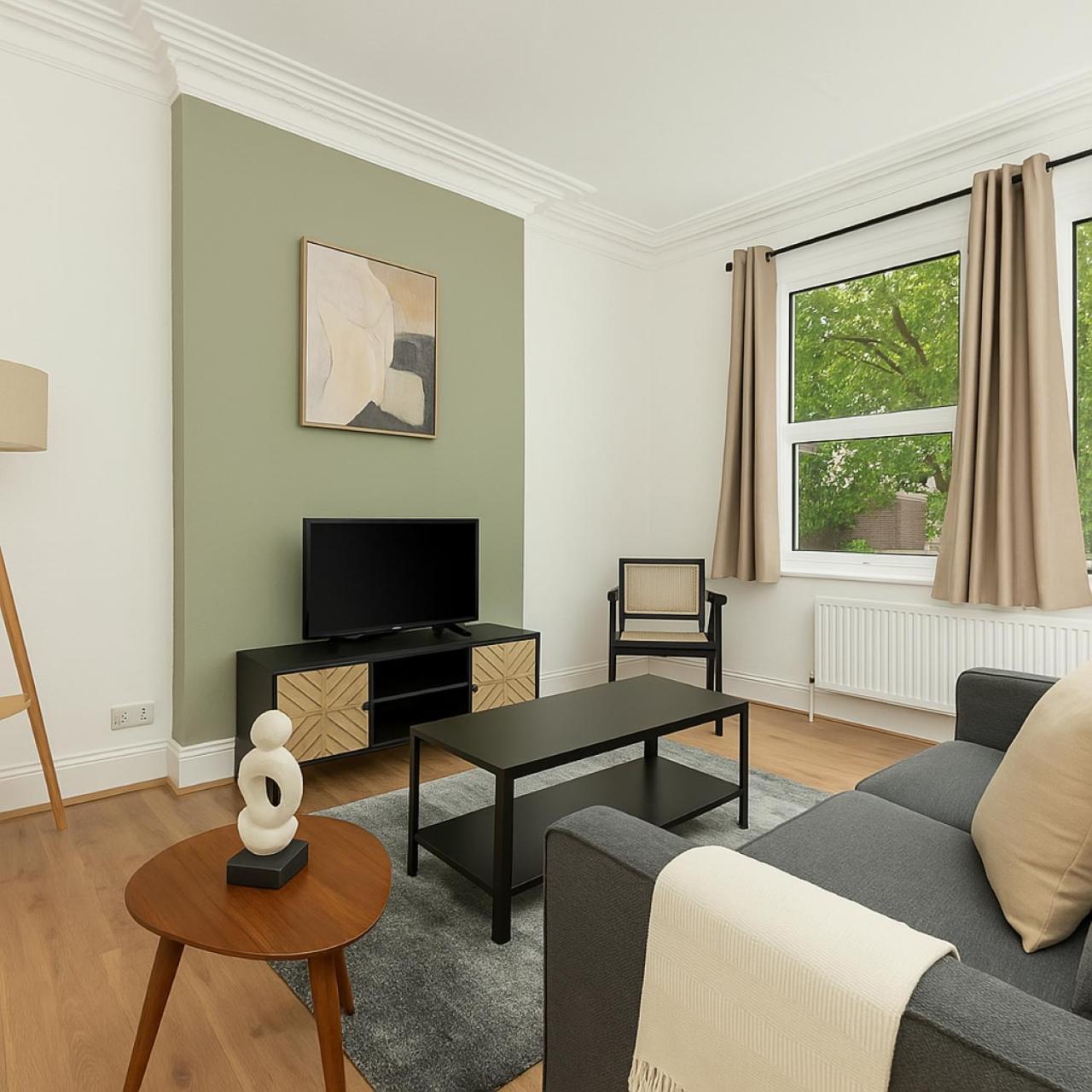 2 Bed Flat In Acton Town Apartament