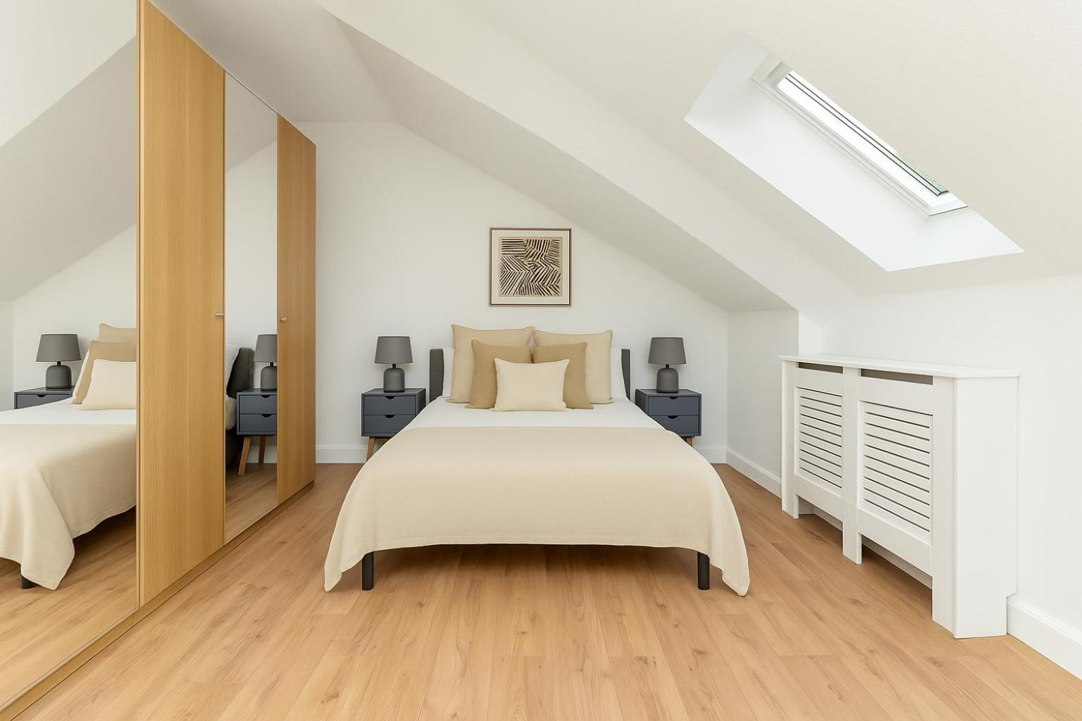 2 Bed Flat In Acton Town * London